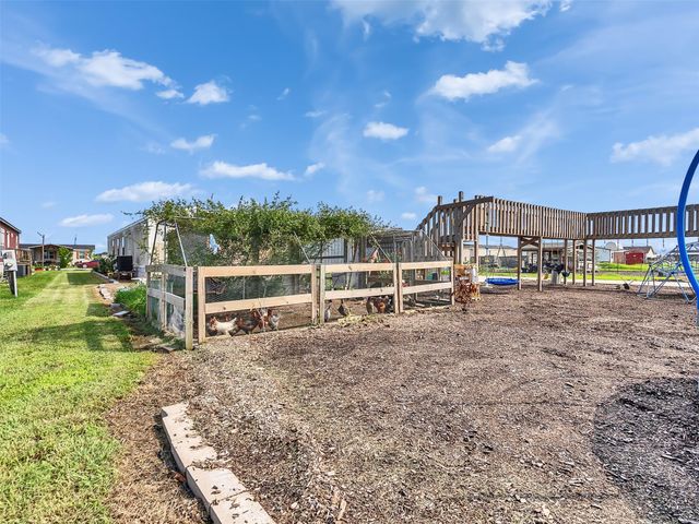 8802 Los Robles Avenue, Alvin, TX 77511