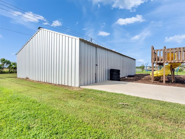 8802 Los Robles Avenue, Alvin, TX 77511