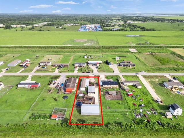 8802 Los Robles Avenue, Alvin, TX 77511