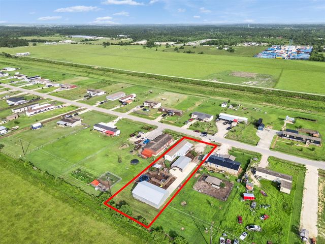 8802 Los Robles Avenue, Alvin, TX 77511