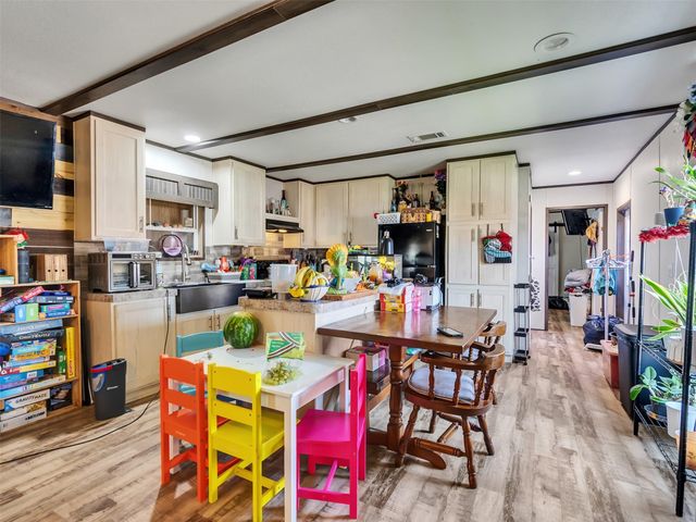 8802 Los Robles Avenue, Alvin, TX 77511