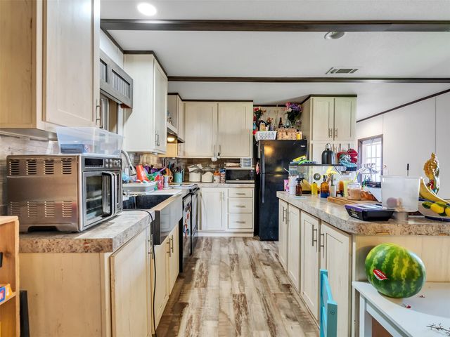 8802 Los Robles Avenue, Alvin, TX 77511