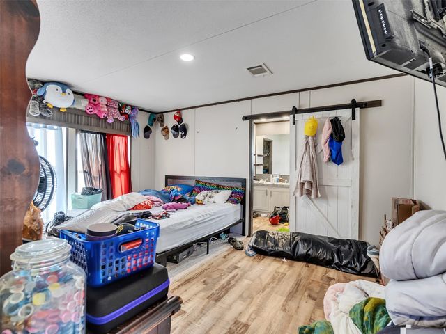 8802 Los Robles Avenue, Alvin, TX 77511