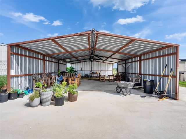 8802 Los Robles Avenue, Alvin, TX 77511