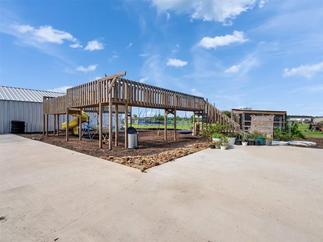 8802 Los Robles Avenue, Alvin, TX 77511
