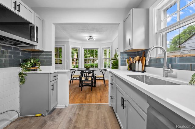 414 Aqua Court, Royal Oak, MI 48073