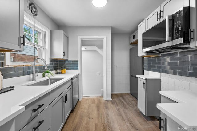 414 Aqua Court, Royal Oak, MI 48073