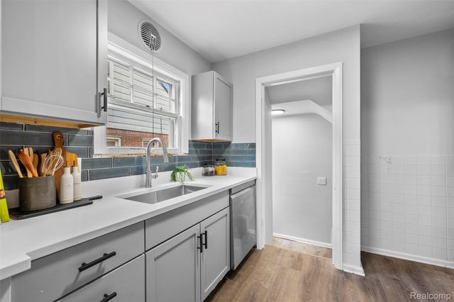 414 Aqua Court, Royal Oak, MI 48073