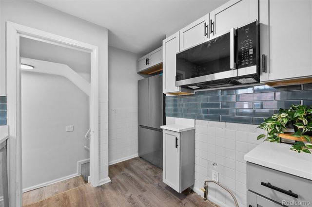 414 Aqua Court, Royal Oak, MI 48073
