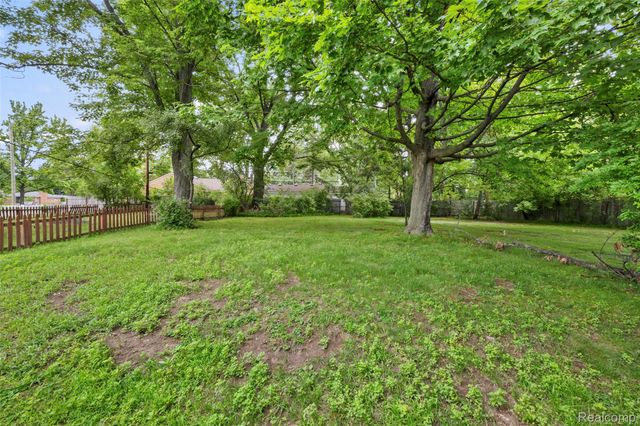 414 Aqua Court, Royal Oak, MI 48073