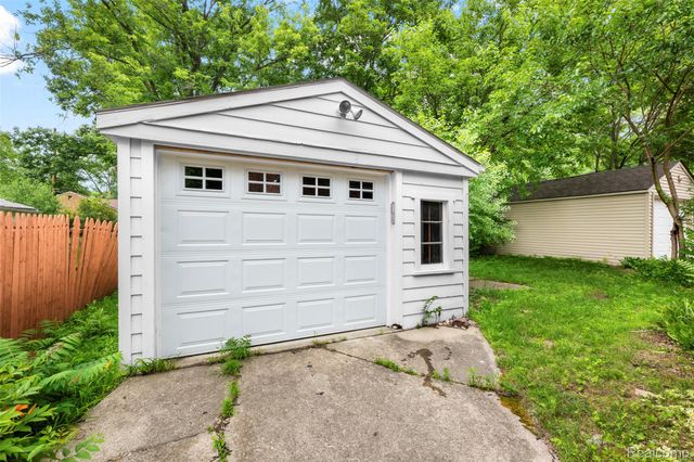 414 Aqua Court, Royal Oak, MI 48073