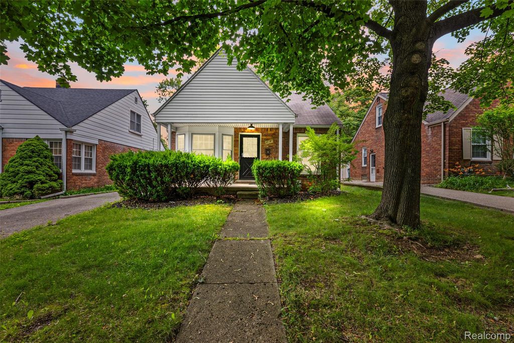 414 Aqua Court, Royal Oak, MI 48073