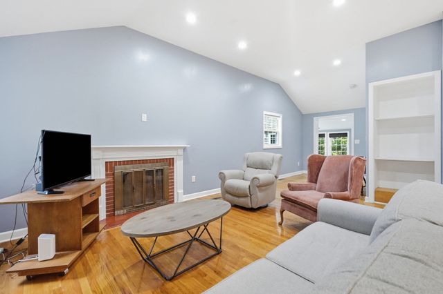 43 Pine Acre Rd, Springfield, MA 01129