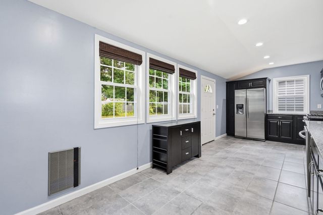 43 Pine Acre Rd, Springfield, MA 01129