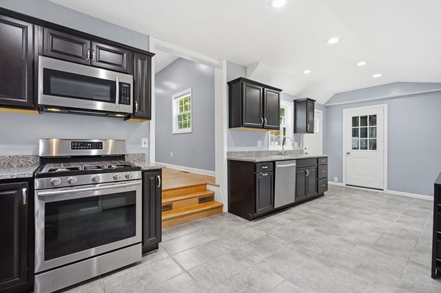 43 Pine Acre Rd, Springfield, MA 01129