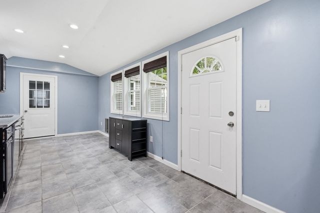 43 Pine Acre Rd, Springfield, MA 01129