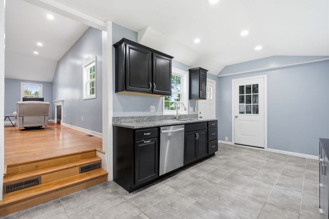 43 Pine Acre Rd, Springfield, MA 01129