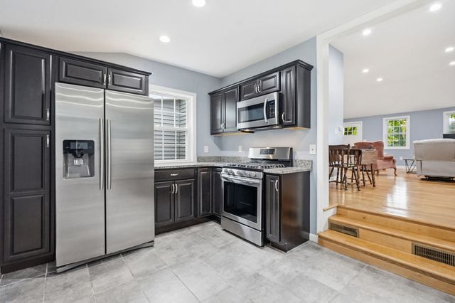 43 Pine Acre Rd, Springfield, MA 01129