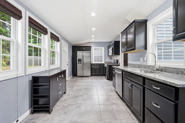 43 Pine Acre Rd, Springfield, MA 01129