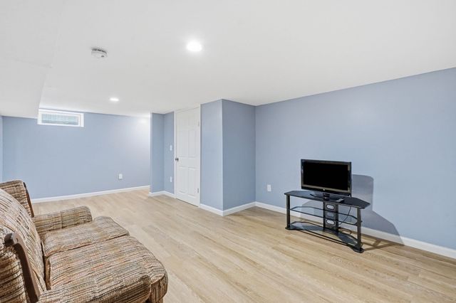 43 Pine Acre Rd, Springfield, MA 01129