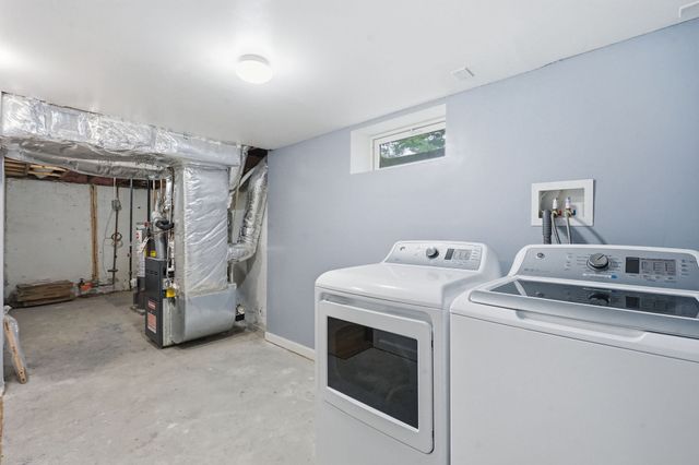 43 Pine Acre Rd, Springfield, MA 01129