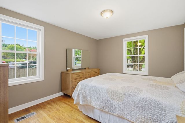 43 Pine Acre Rd, Springfield, MA 01129