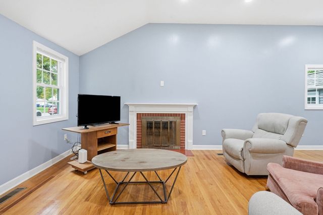 43 Pine Acre Rd, Springfield, MA 01129