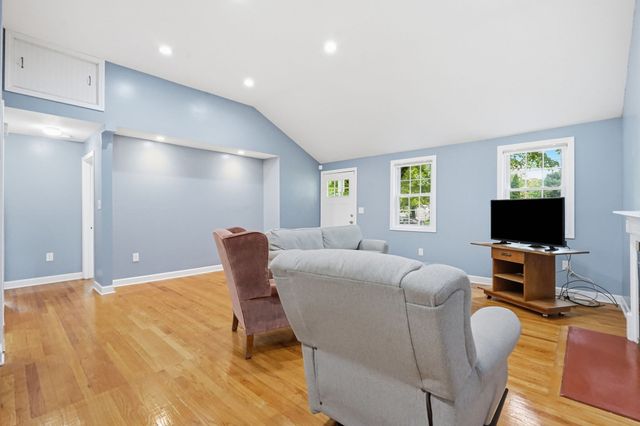 43 Pine Acre Rd, Springfield, MA 01129