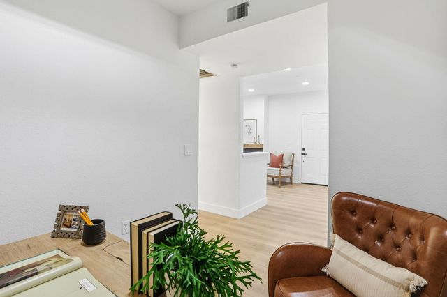 601 Arcadia Ter 102, Sunnyvale, CA 94085