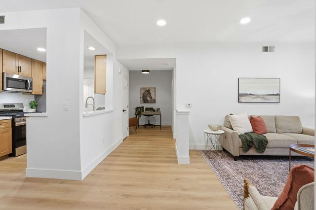 601 Arcadia Ter 102, Sunnyvale, CA 94085