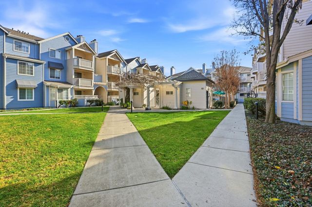 601 Arcadia Ter 102, Sunnyvale, CA 94085