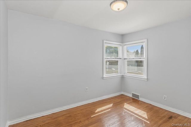 132 Wardwell Road, Mineola, NY 11501