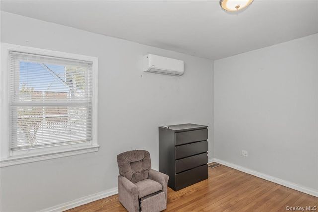 132 Wardwell Road, Mineola, NY 11501