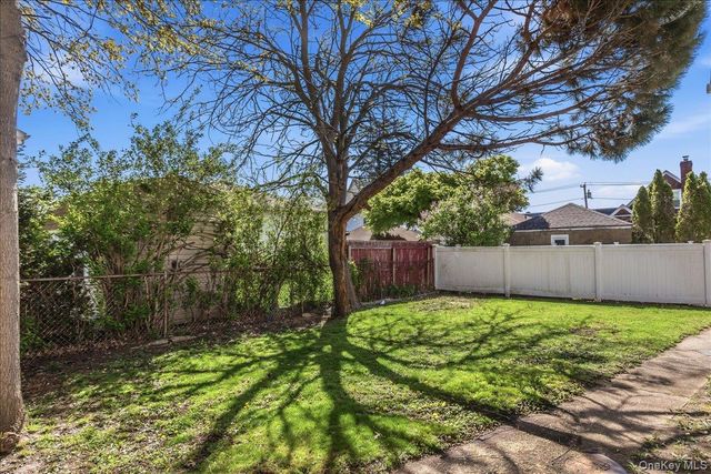 132 Wardwell Road, Mineola, NY 11501
