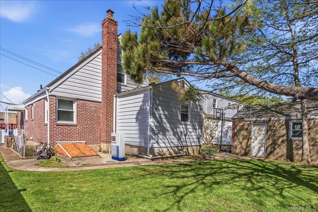 132 Wardwell Road, Mineola, NY 11501