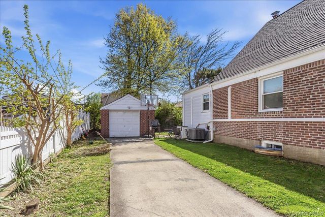 132 Wardwell Road, Mineola, NY 11501