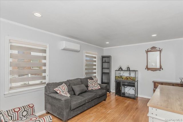 132 Wardwell Road, Mineola, NY 11501