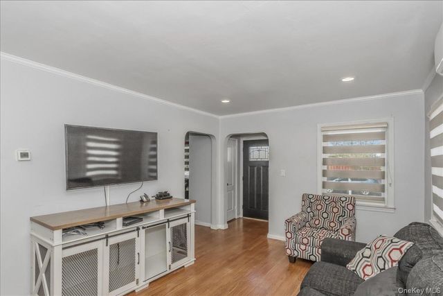 132 Wardwell Road, Mineola, NY 11501