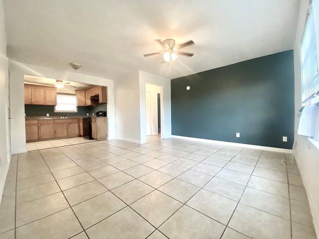 1138 4th Avenue N 1140, Texas City, TX 77590