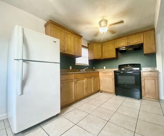 1138 4th Avenue N 1140, Texas City, TX 77590