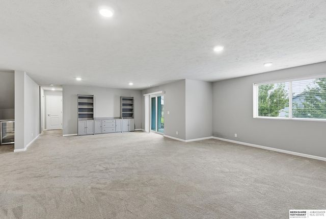 16624 Hanover Street, Bennington, NE 68007