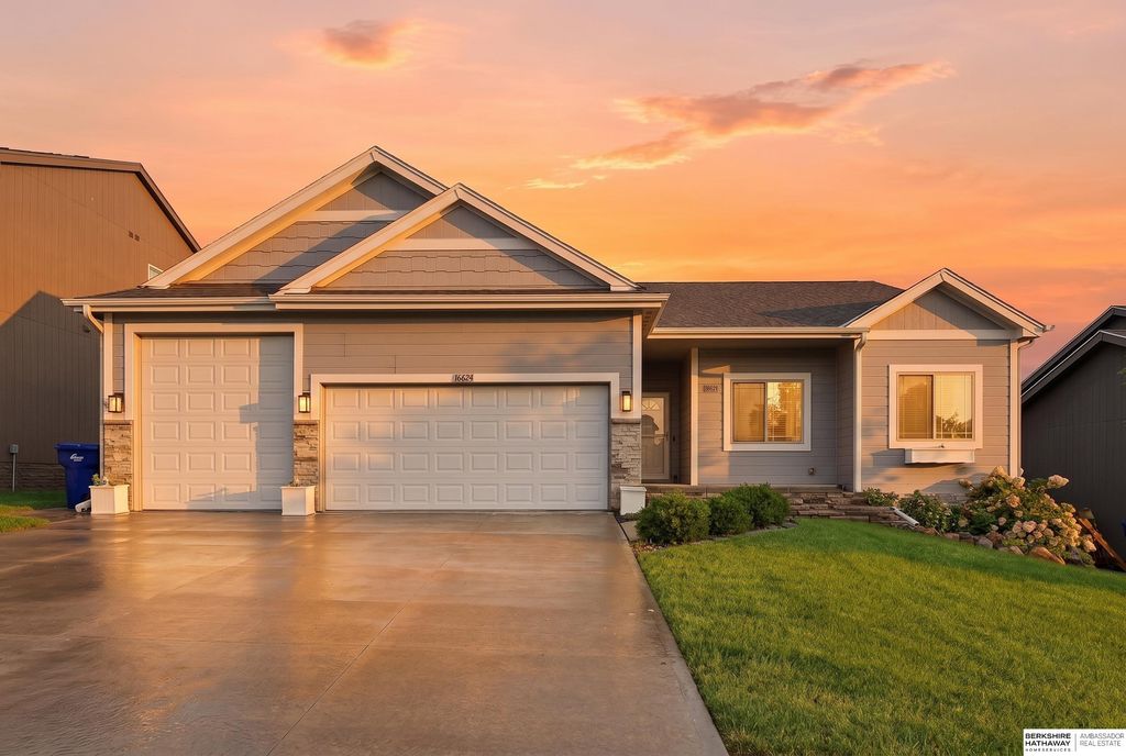 16624 Hanover Street, Bennington, NE 68007