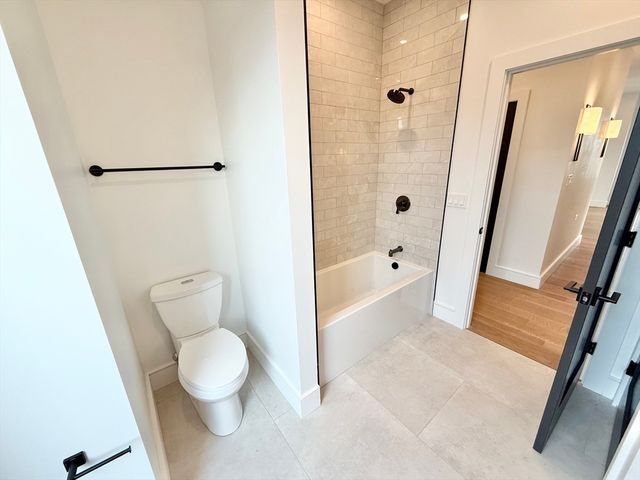 238 Webster St 6, Boston, MA 02128