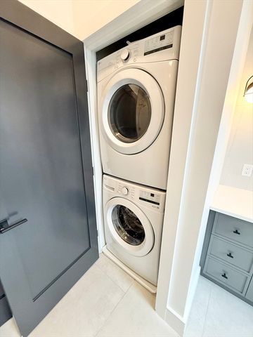 238 Webster St 6, Boston, MA 02128