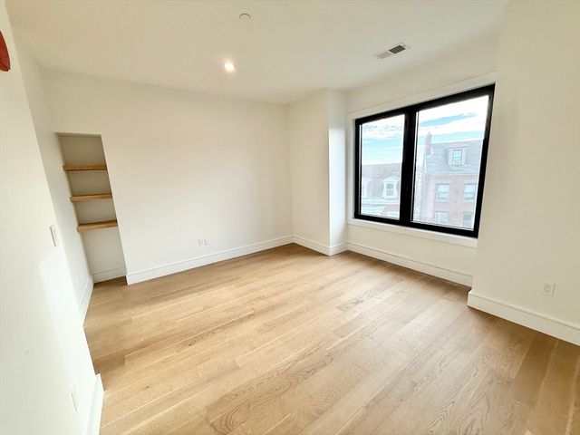 238 Webster St 6, Boston, MA 02128