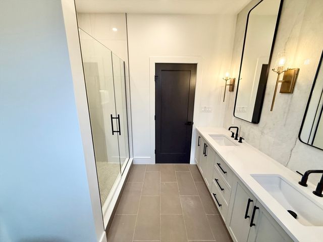 238 Webster St 6, Boston, MA 02128