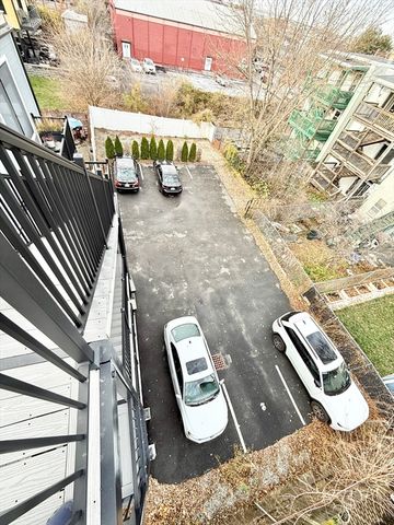 238 Webster St 6, Boston, MA 02128