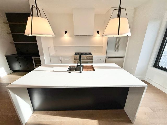 238 Webster St 6, Boston, MA 02128