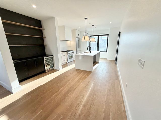 238 Webster St 6, Boston, MA 02128