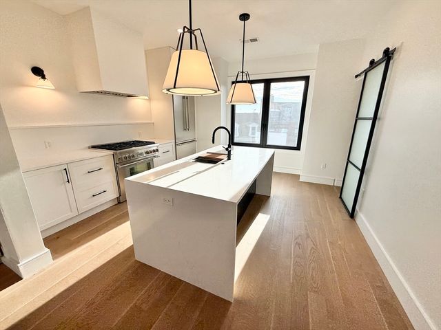 238 Webster St 6, Boston, MA 02128